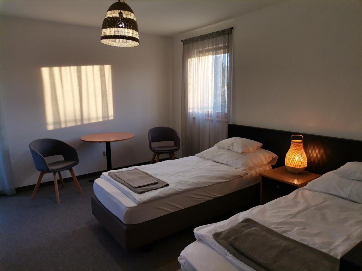 Jonathan Bed&Pizza Komarom Bagian luar foto
