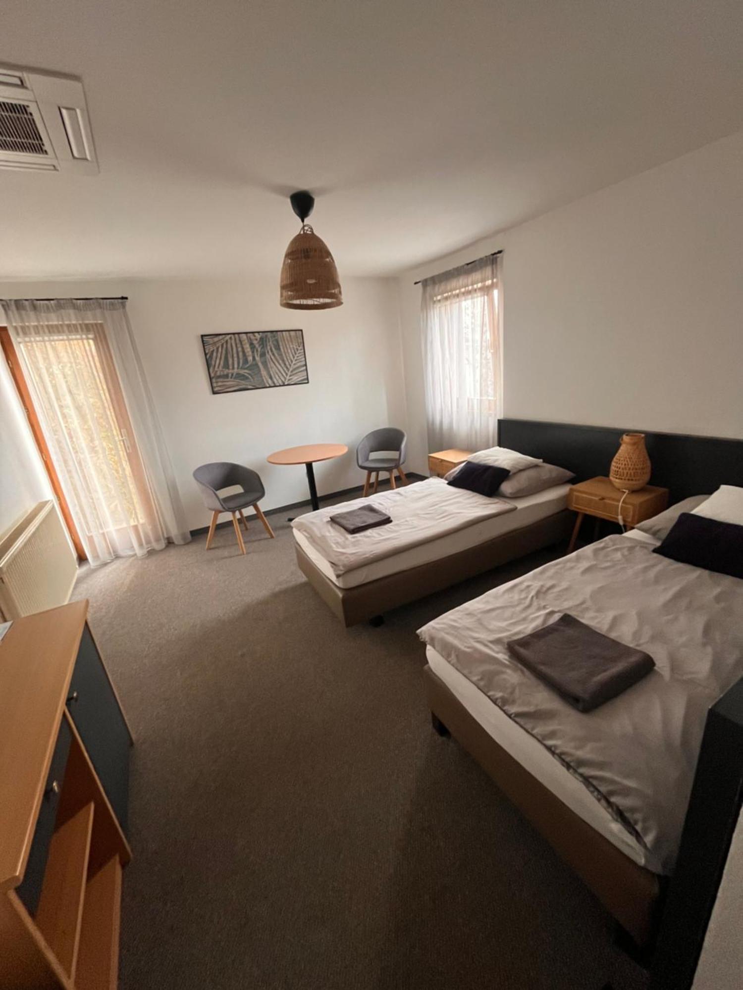 Jonathan Bed&Pizza Komarom Bagian luar foto